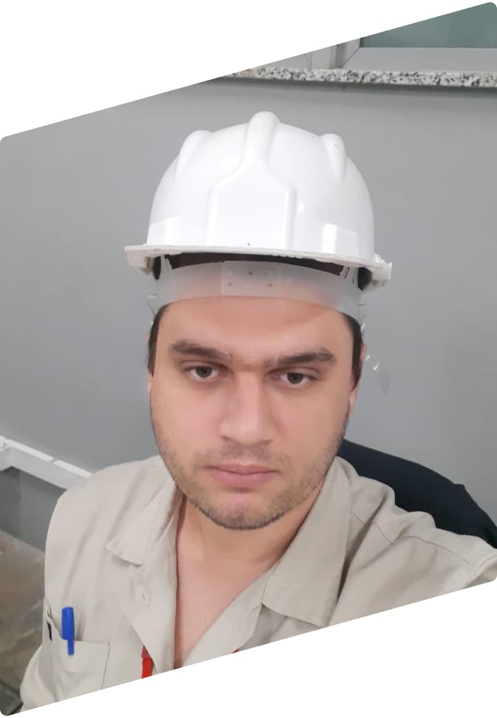 Foto do Mateus de Capacete